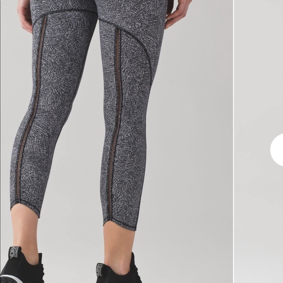 Lululemon Wunder Under Pant (Hi-Rise) - Picture 5 of 8